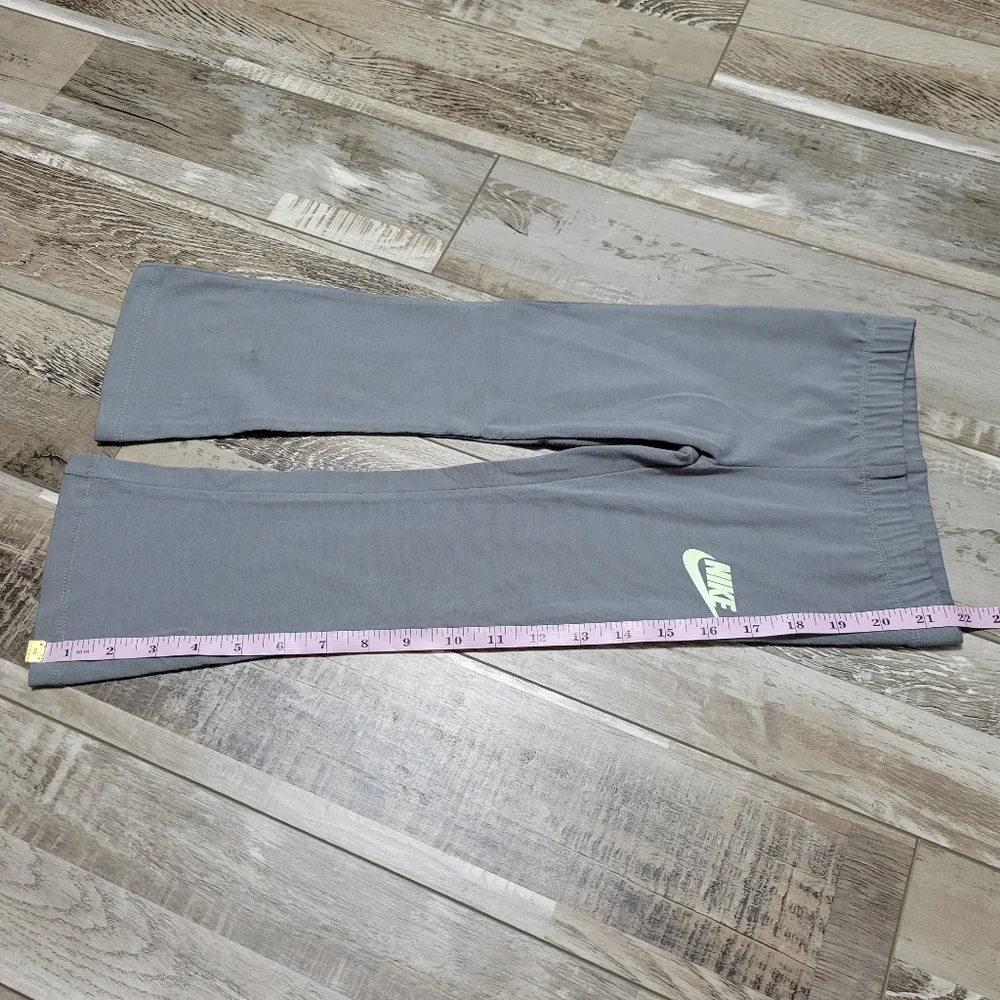 New Nike Kids Femme Pop Fleece Top And Flare Leggings Set Size 4 XS